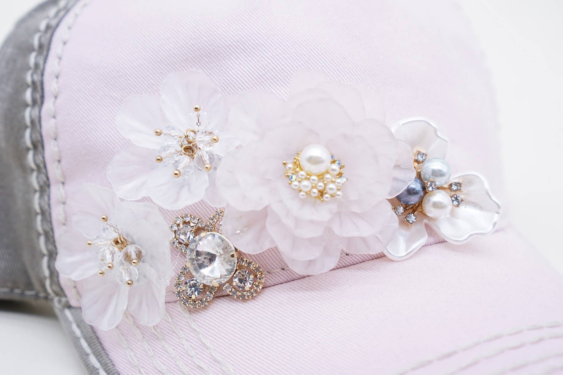 Olive & Pique – wholesale Baseball cap – Women's – Floral Bouquet Bejeweled Bling Glitz Two-Toned Cap, Adjustable2