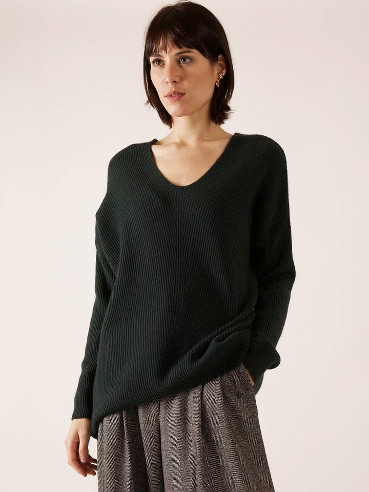JULIA PARIS – wholesale Knitted jumper – Women′s – Ribbed knit V-neck sweater