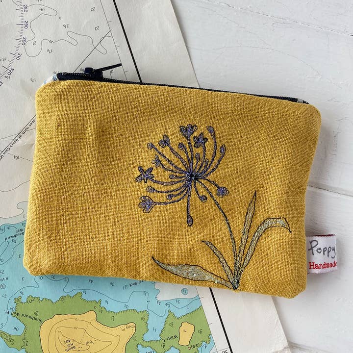 Pochette utile moyenne brodée d'agapanthes pour la vente par Poppy Treffry