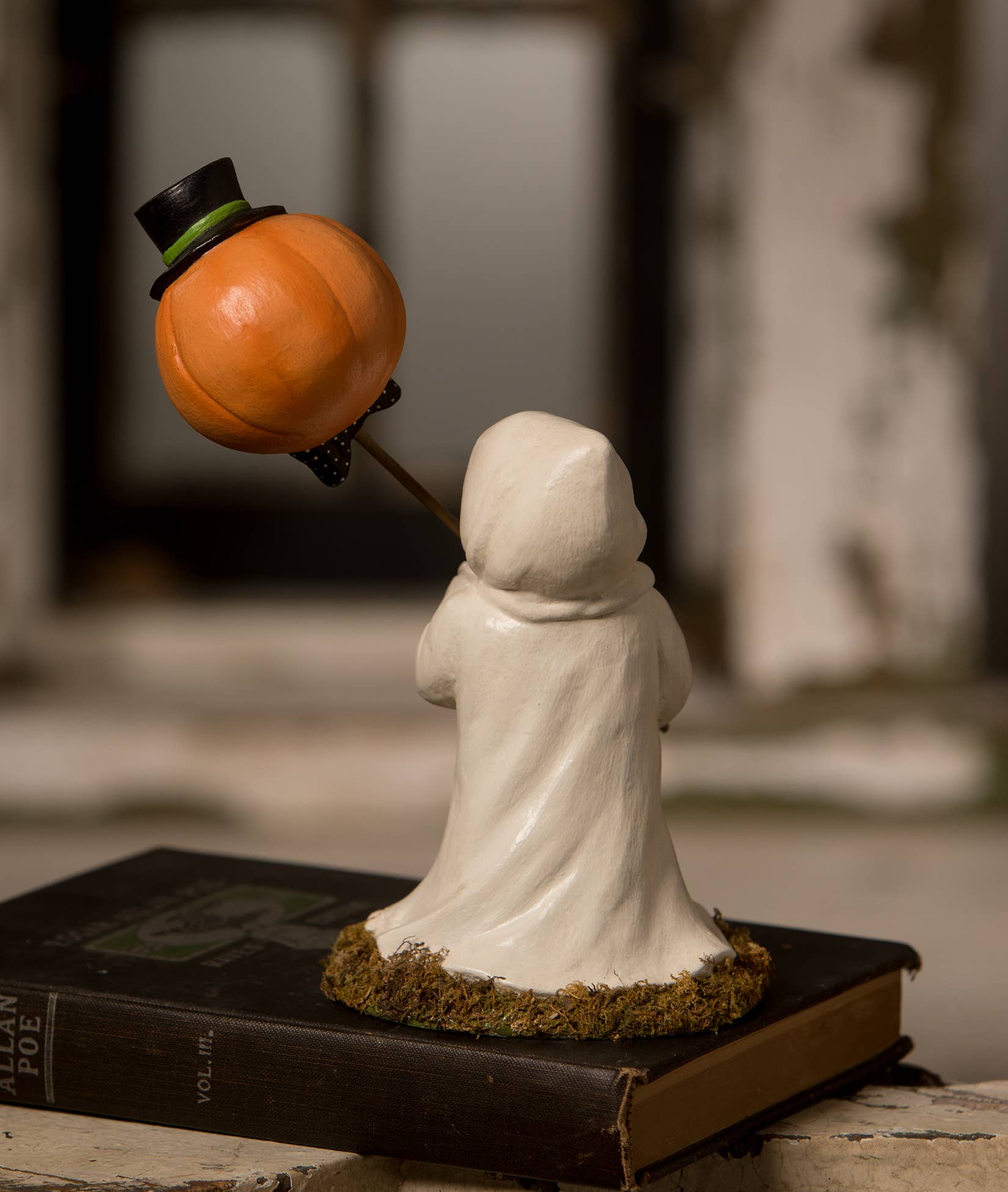 Bethany Lowe Designs - Wholesale Decorative Figurine - Ghostly Fun Griffin1