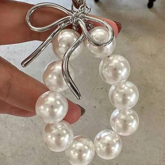 PEARL BAG CHARM-PEARL KEYCHAIN BAG CHARM | 40KC139 for wholesale on Faire