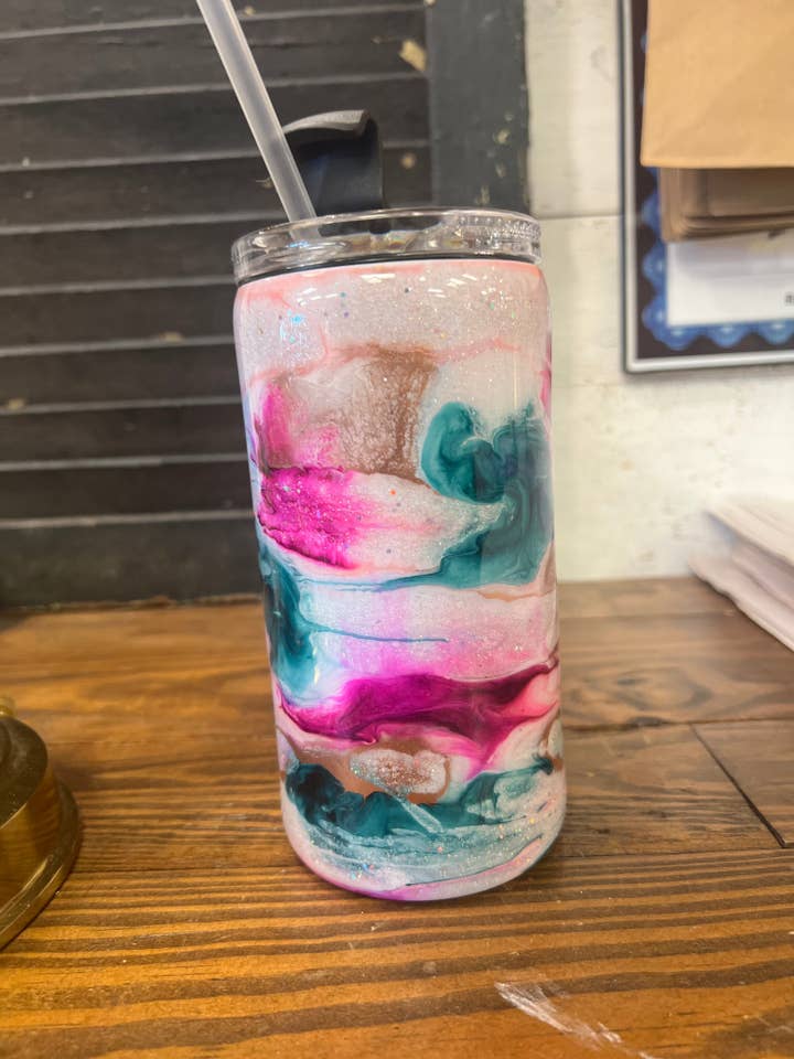 Encre personnalisée Koozie pour la vente par WebbLynn Design LLC.