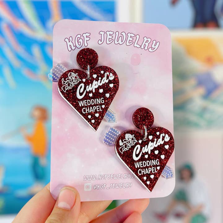 Cupids Kapelle Handgefertigte Acryl-Ohrringe & Schlüsselanhänger für den Großhandel von KGF Studios