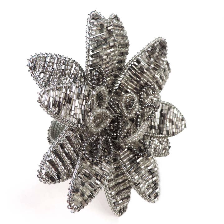 Portatovagliolo Gilded Lily in argento e fumo, set di 4 per la vendita all'ingrosso da parte di Trunkin'