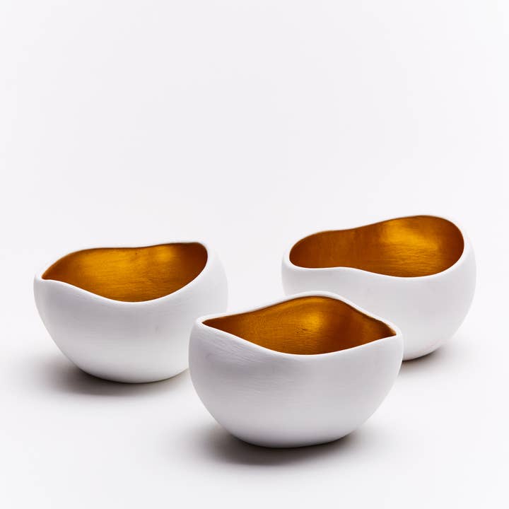Anoq - Wholesale Candle Holder - Set of 3 white and gold ceramic candle holders. Irregular shape2