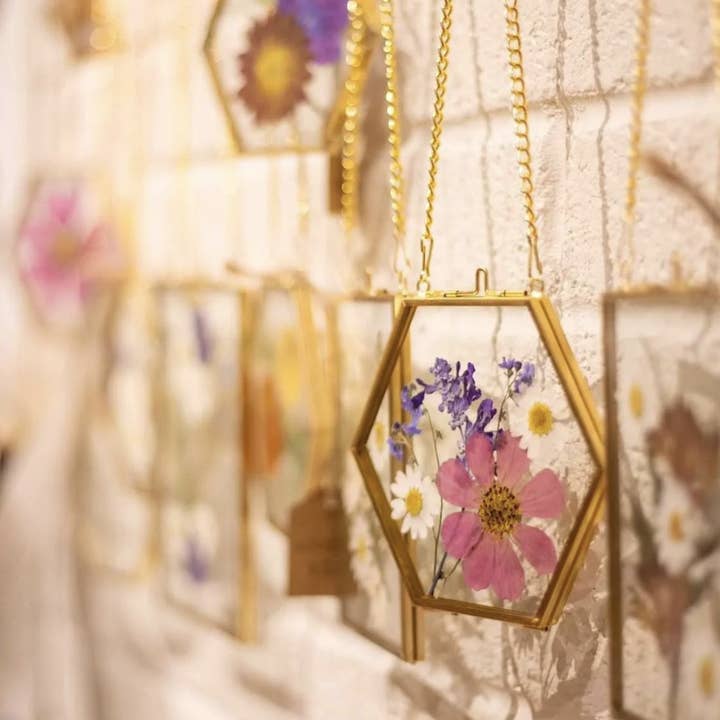Wildry - Wholesale Picture Frame - Pressed Flower Frames in Vintage Brass Style Frame
