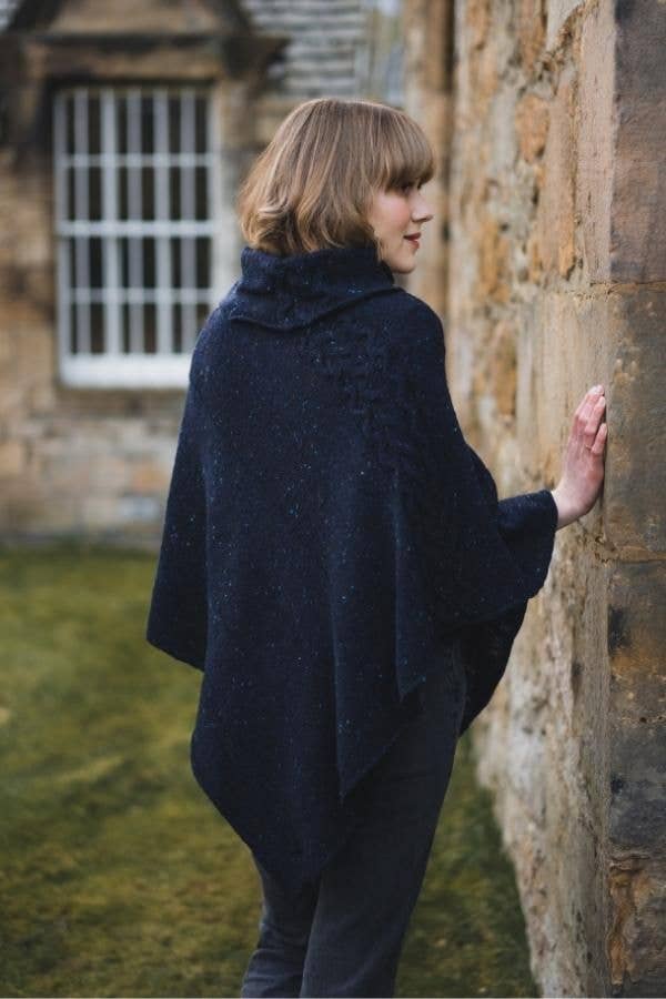 Knitted in Edinburgh - Vendita all'ingrosso Poncho - Donna - Scialle Sheridan Jura1