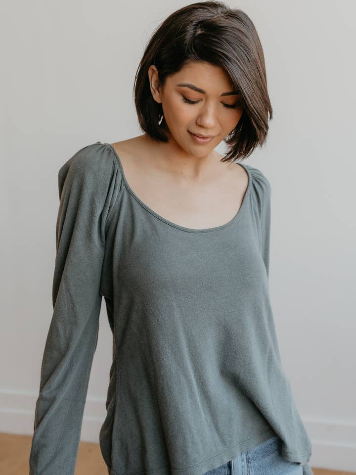 T-shirt Flowy Azul Escuro de Algodão Orgânico e Cânhamo para Mulher por atacado de People Of Leisure