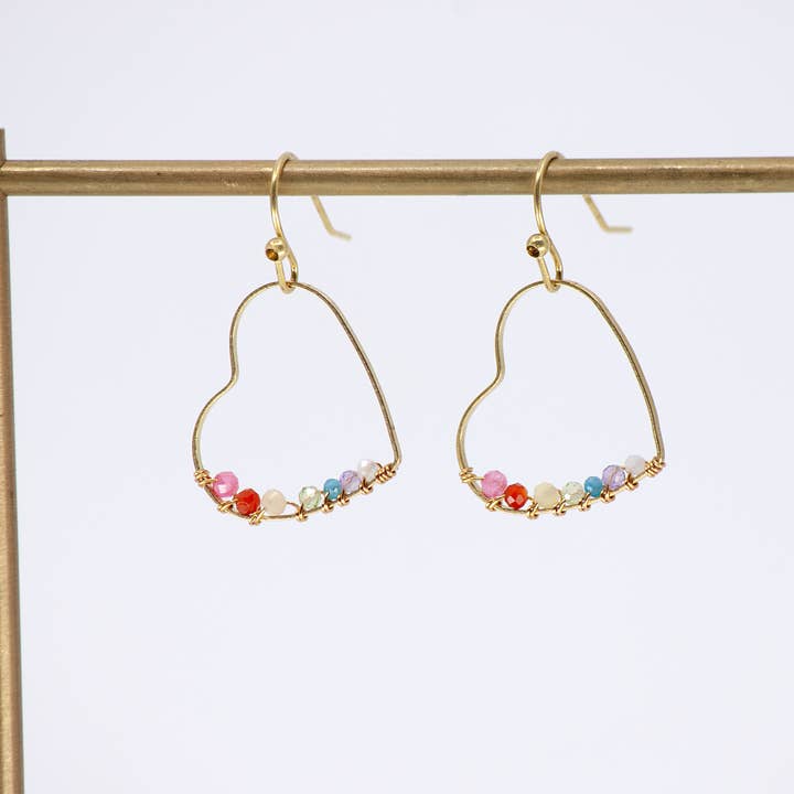 Sara Sela Jewelry - Venta al por mayor Pendientes colgantes - Pendientes colgantes de corazón con piedras preciosas arcoíris envueltas en alambre3