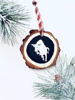 Décoration de Noël en forme de taureau pour la vente par Ginger Rustic Creations