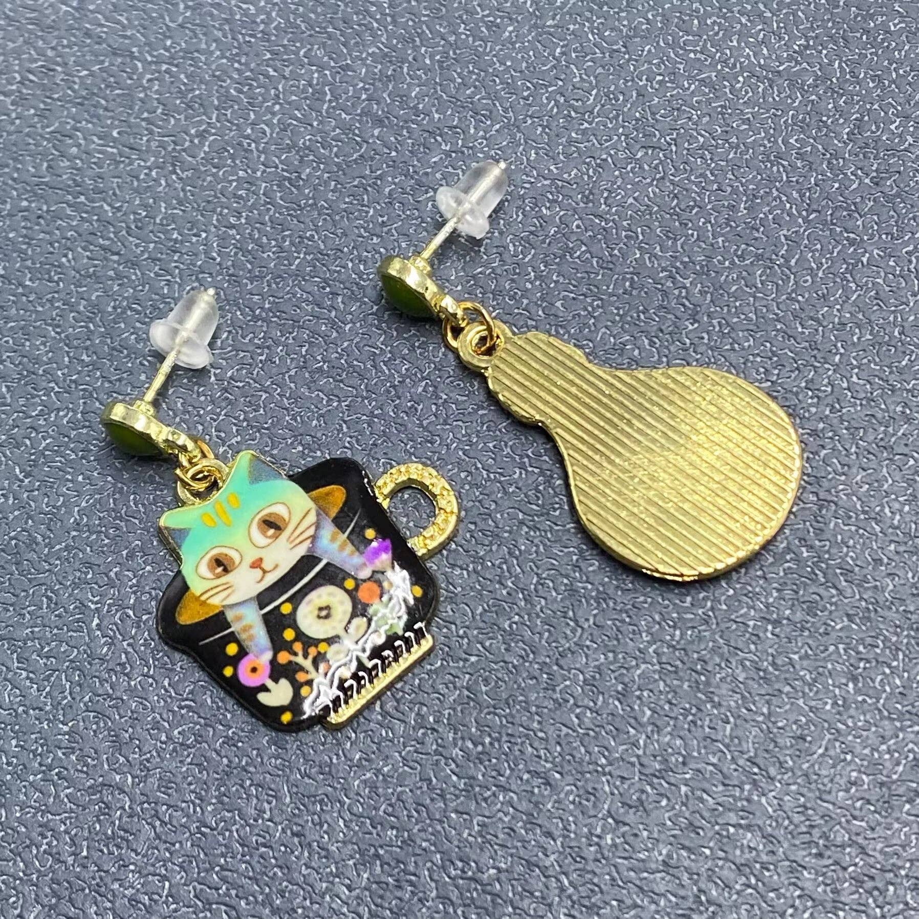 Mio Queena - Wholesale Dangle Earrings - Light Bulb & Cat Asymmetric Dangle Earrings - YK6