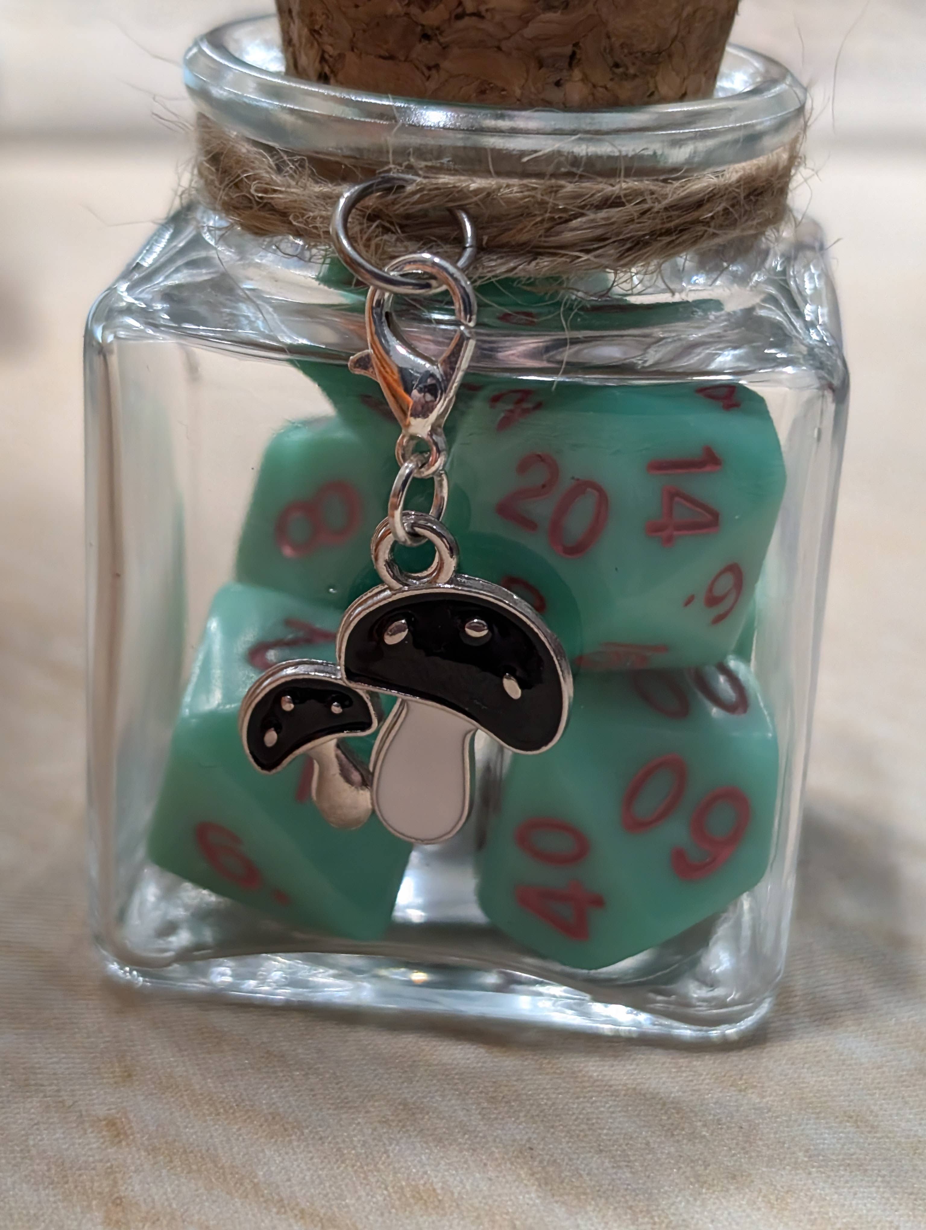 Con-Quest Crafts - Venta al por mayor Dado - Tarros de dados de hechizo con 7 dados D20 para TRPG6