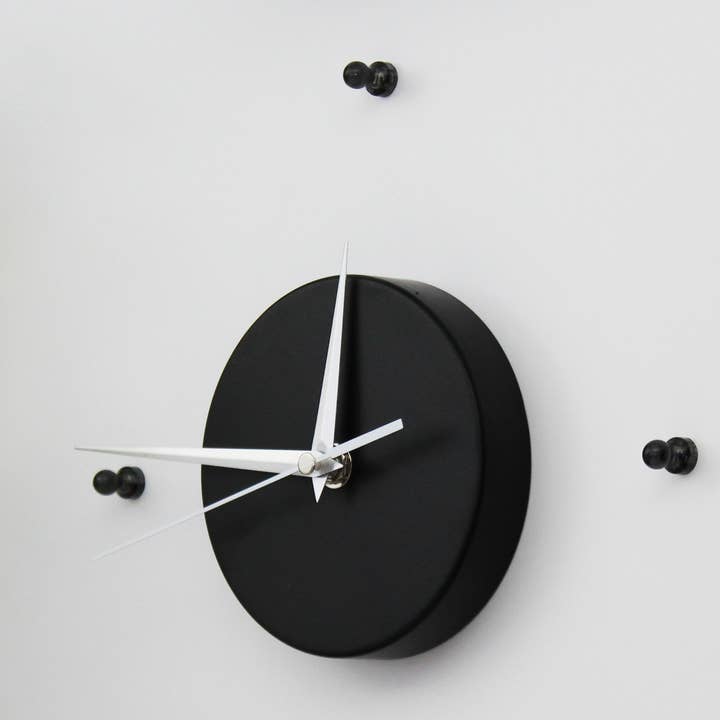 Magnetische Uhr, Rund, Matt Schwarz, Eleganter Moderner für den Großhandel von KalaMitica Magnetic System