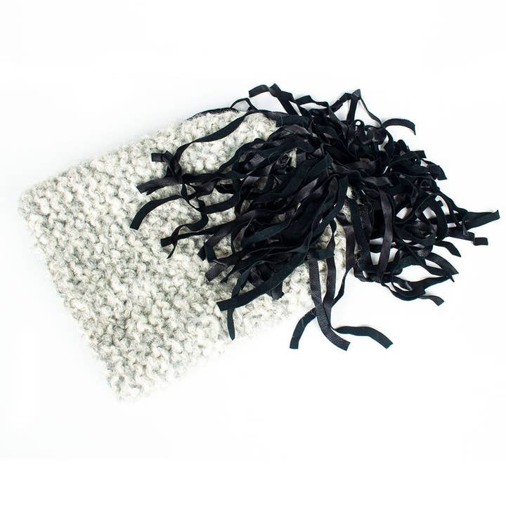 Chapeau durable tricot main, bébé alpaga et cuir pour la vente par Silk Wool and Bijoux