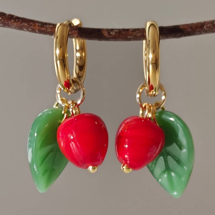 Orecchini a Cerchio Lampwork Cherry Huggie per la vendita all'ingrosso da parte di Vachana