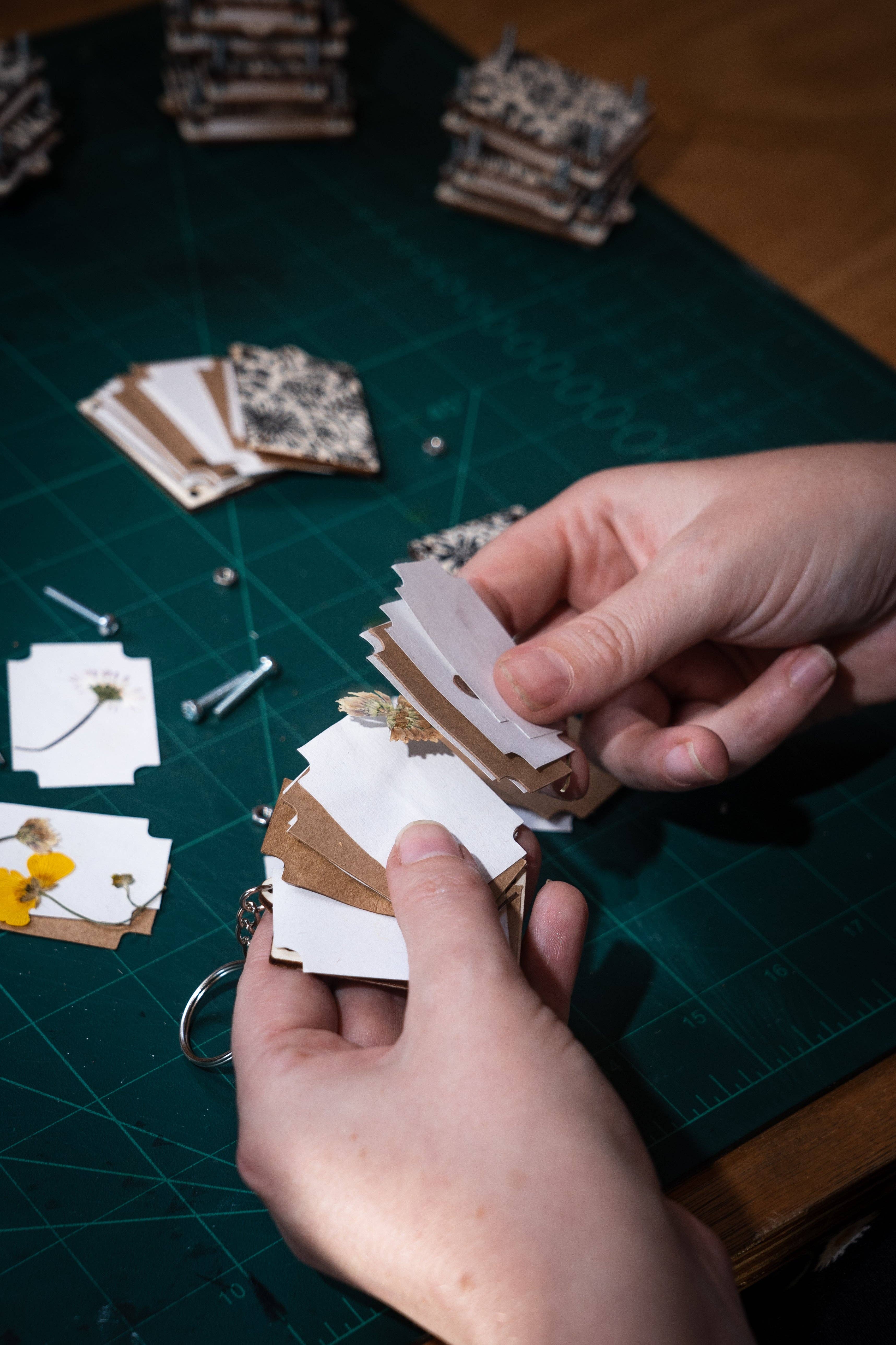 Beth Lewis Art – wholesale Keychain – Women's – Mini Keyring Flower Presses1