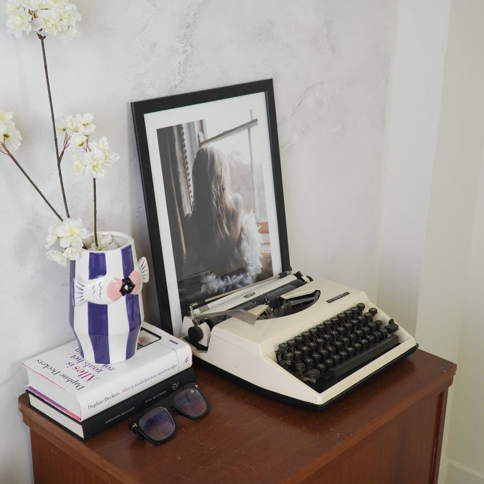 Housevitamin bv – wholesale Vase – Vase -Flower Vase Fishes - Blue/White/Pink - 14x11,5x18,5cm2