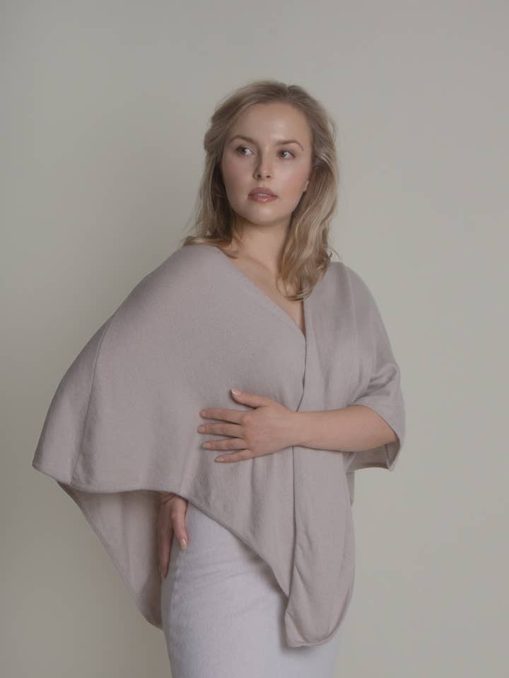 Offener Kaschmir-Poncho für den Großhandel von Fiora Muse