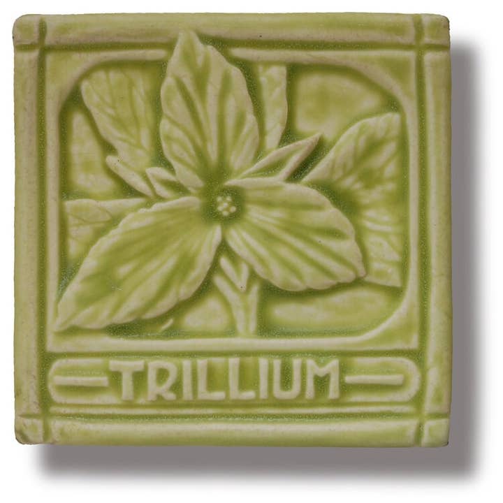Carreau de fleur de trillium 4x4 fait main pour jardin de petite maison pour la vente par Whistling Frog Tile Inc.