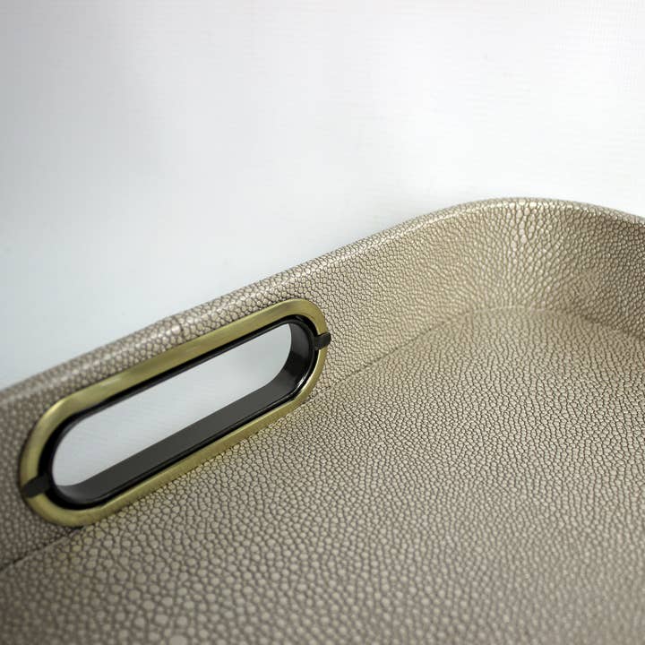 Signature Home Collection GmbH - Wholesale Serving Tray - Beige rectangular tray – stingray skin look & brass handles5