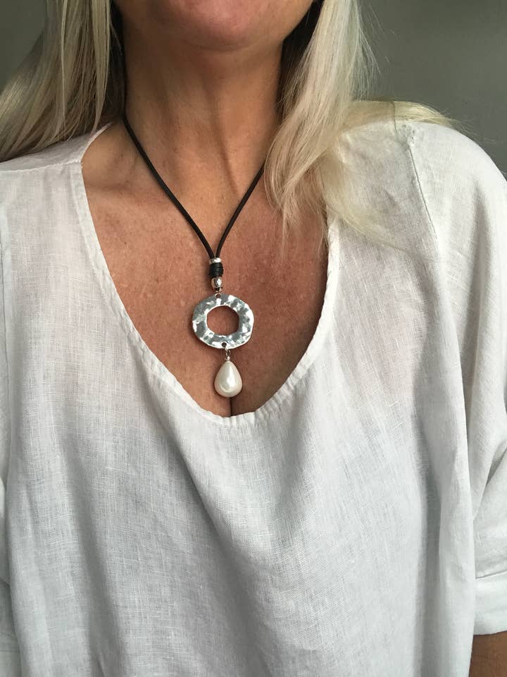 collier en cuir pour la vente par myDemimore