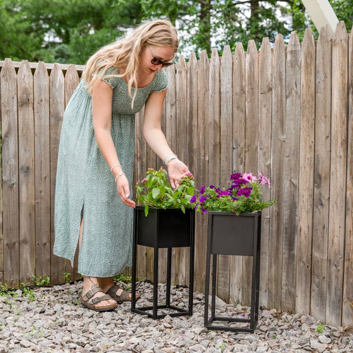 Sunnydaze Decor - Wholesale Plant Pot - Modern Simplicity 20 in Elevated Planter - Black - 2-Pack