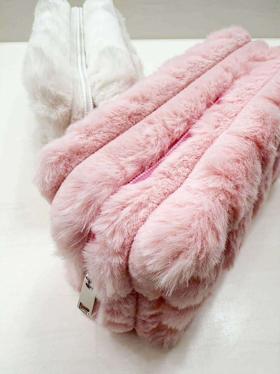 Love and Repeat - Vente Trousses de maquillage/cosmétique - Pochette à cosmétiques matelassée en fausse fourrure25