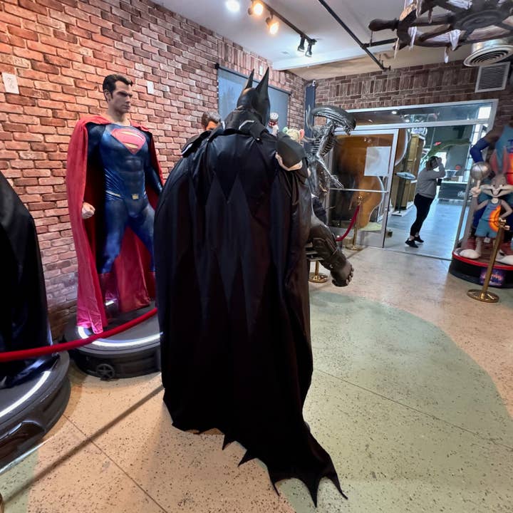 LM Treasures - Wholesale Costume - Unisex - Batman: Arkham Knight Foam Batman Life Size Statue