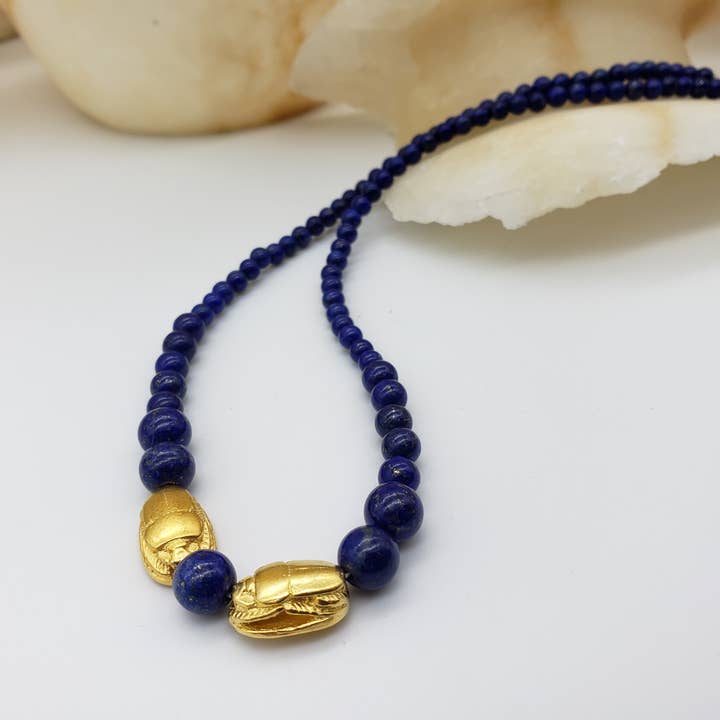 Discoveries, Inc. - Vendita all'ingrosso Collane di perline/perle - Collana con Scarabeo in Lapislazzuli Laureato - Ispirata all'Egitto5