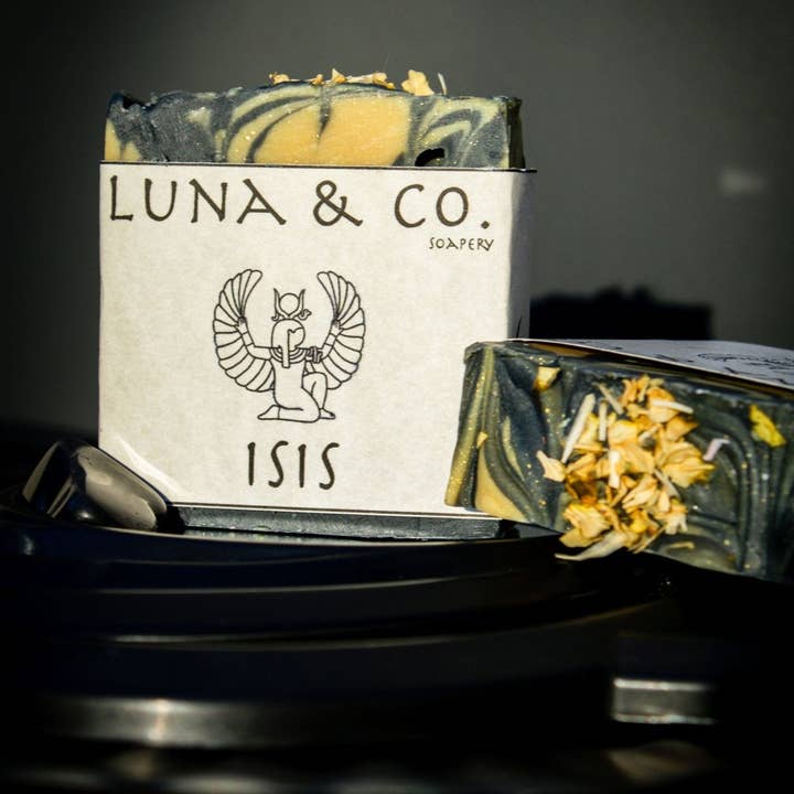 Luna & Co. Soapery - Vendita all'ingrosso Saponette - Iside: dea della guarigione e della magia0