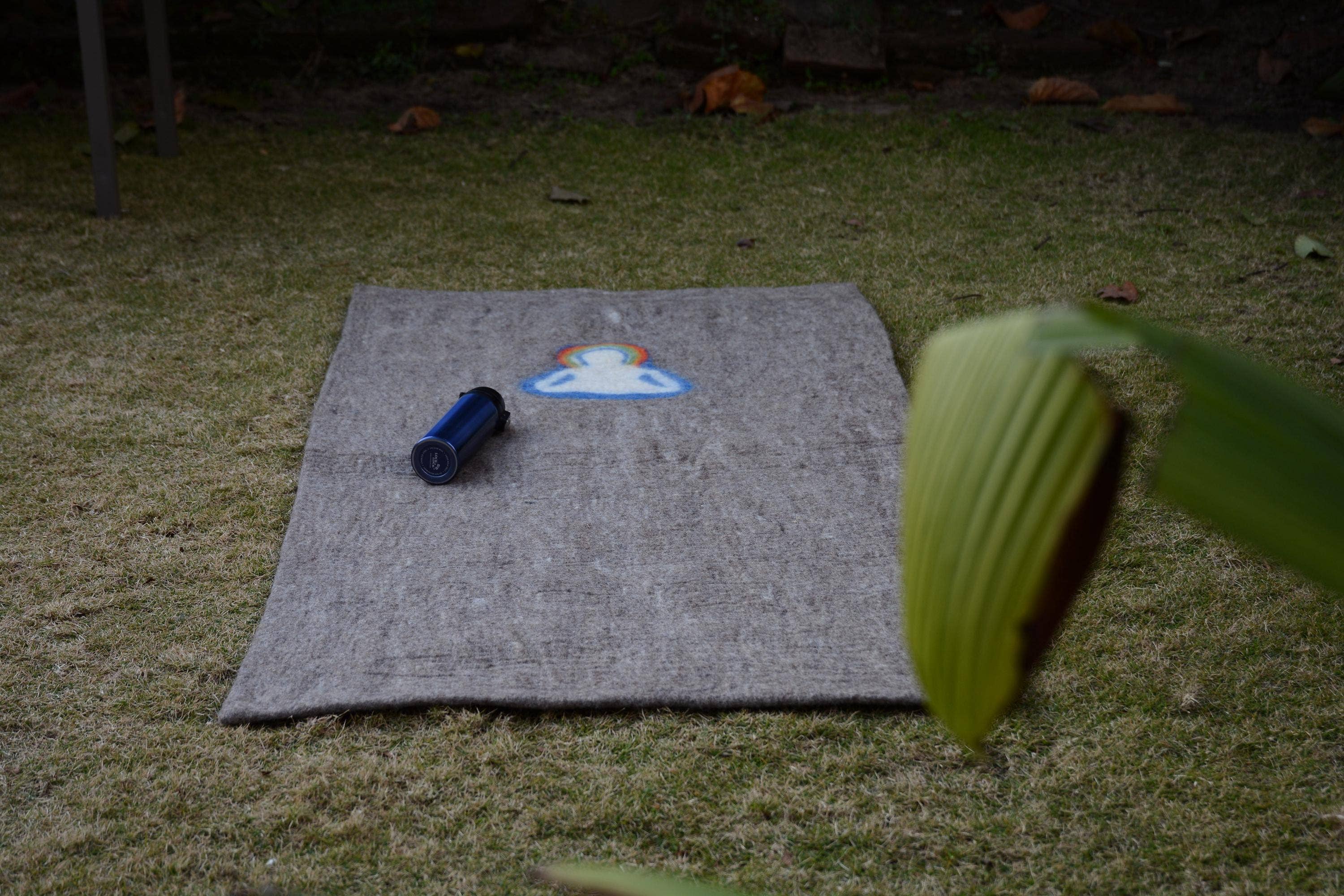 Woollyfelt - Vente Tapis de yoga - Tapis de yoga en laine feutrée fait main : antidérapant et pliable6