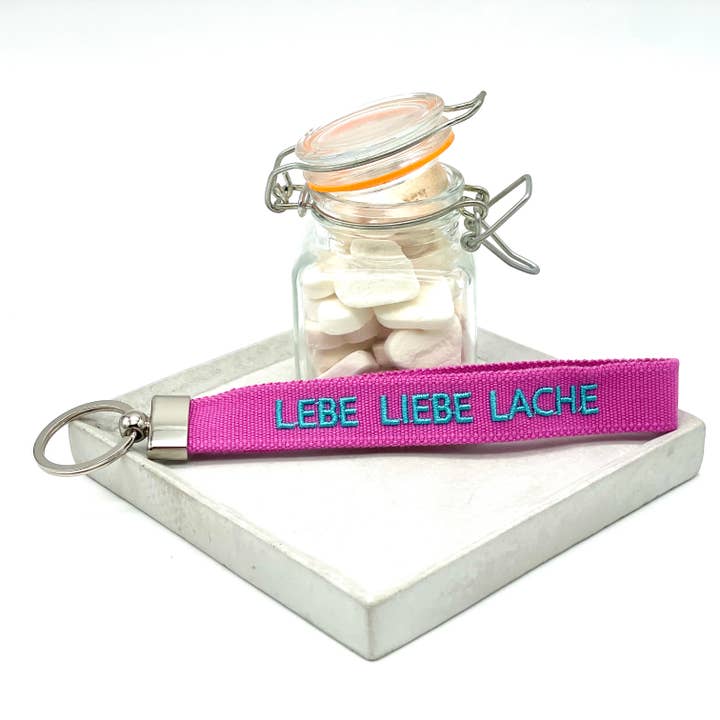 Parsley & Pepper – Großhandel Schlüsselanhänger – Unisex – LEBE LIEBE LACHE Schlüsselanhänger Keychain gewebt bestickt