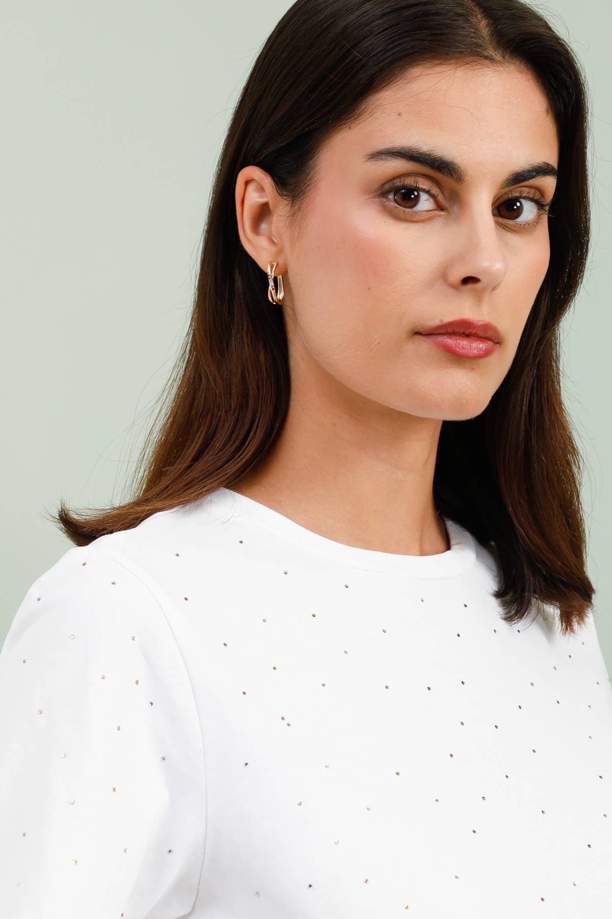 Vit Daphnea t-shirt med strassdetaljer för wholesale på Faire1