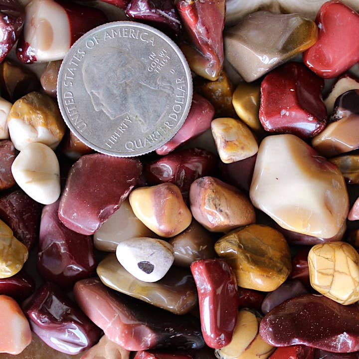 Pebble House – Engroshandel Spirituelle sten og krystaller – Mookaite Tumbled Chips (xs) 4 ounce taske (krystaller og sten)