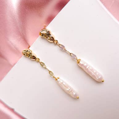Pompon La Tulipe - Wholesale Dangle Earrings - Zucchini Baroque Pearl Drop Earrings