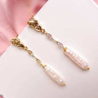 Pompon La Tulipe - Wholesale Dangle Earrings - Zucchini Baroque Pearl Drop Earrings0