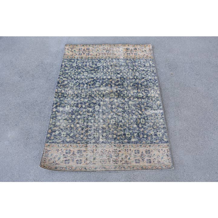 Handgewebter Wollteppich: Traditionelles Blau-Beige-Design für den Großhandel von Anatolia Loom