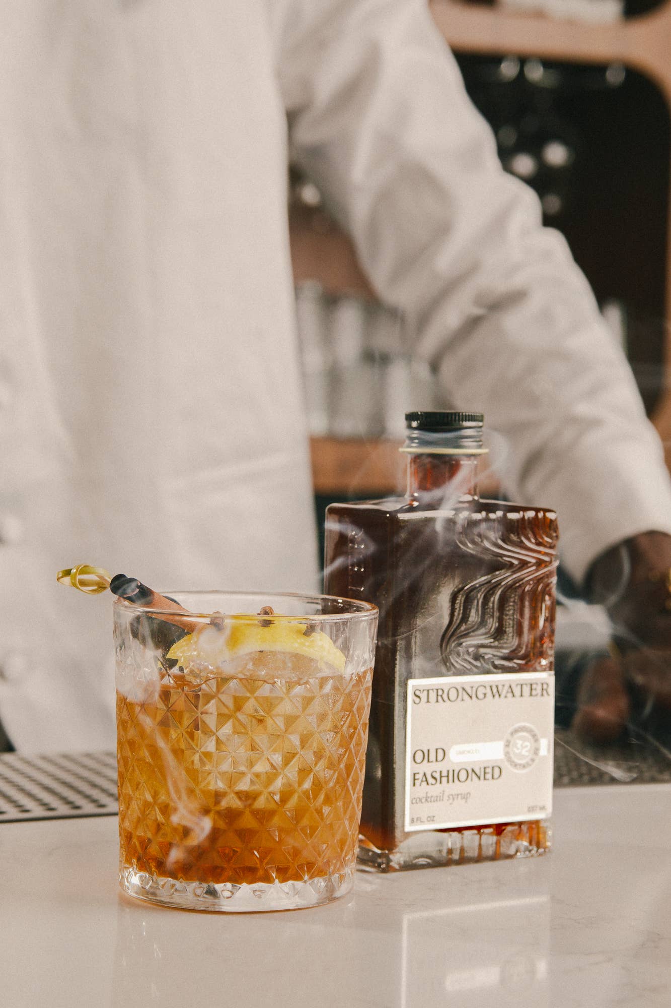 Strongwater – Großhandel Cocktailmischung/-sirup – Geräucherter altmodischer Cocktailsirup1