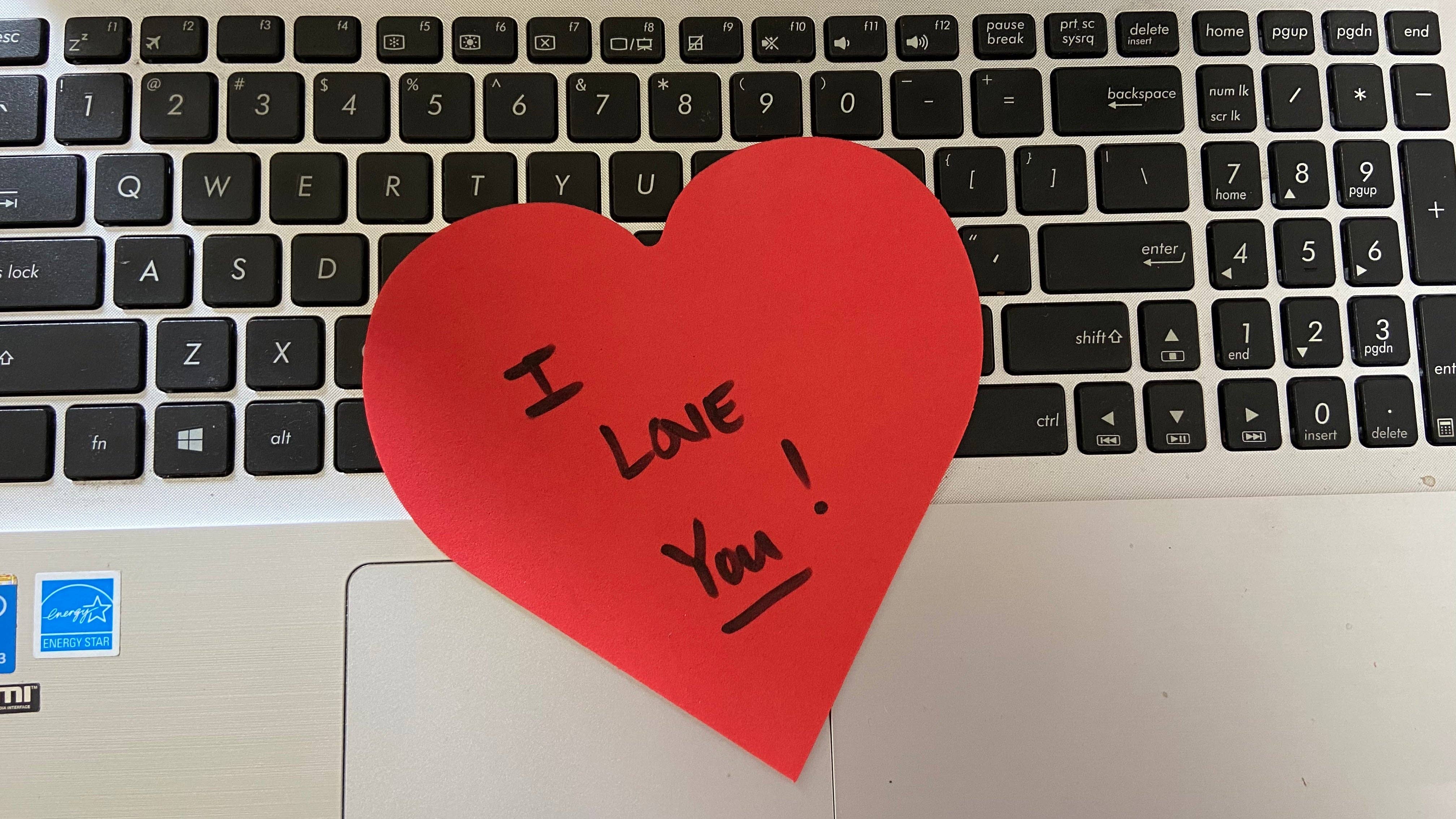 Creative Shapes Etc. - Venta al por mayor Recortables - Recortes grandes de espuma creativa tricolor - Corazón4