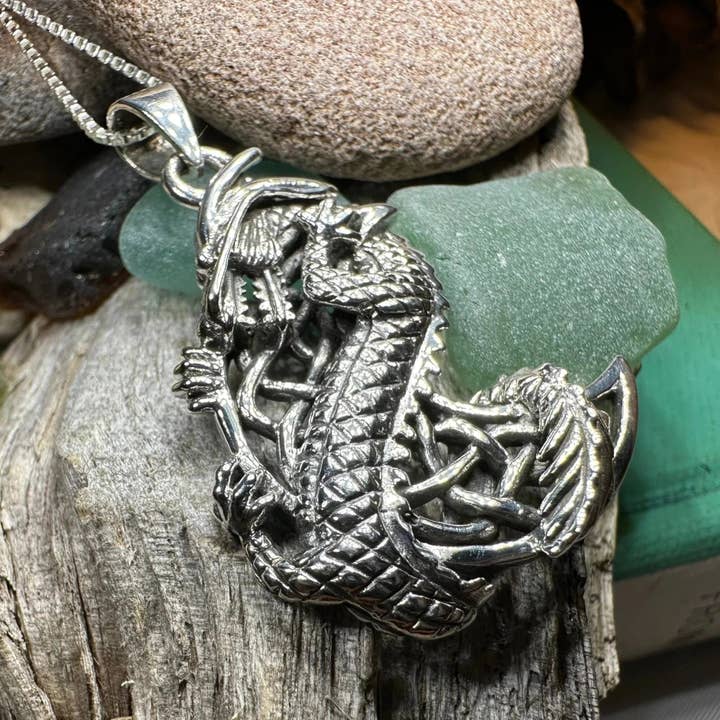 Aevnass Drage Måne Vedhæng for engroshandel hos Celtic Crystal Designs Jewelry & Gifts