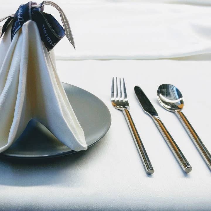 Nappes en damas satinées lisses pour la vente par Thomas Fergusons Irish Linen