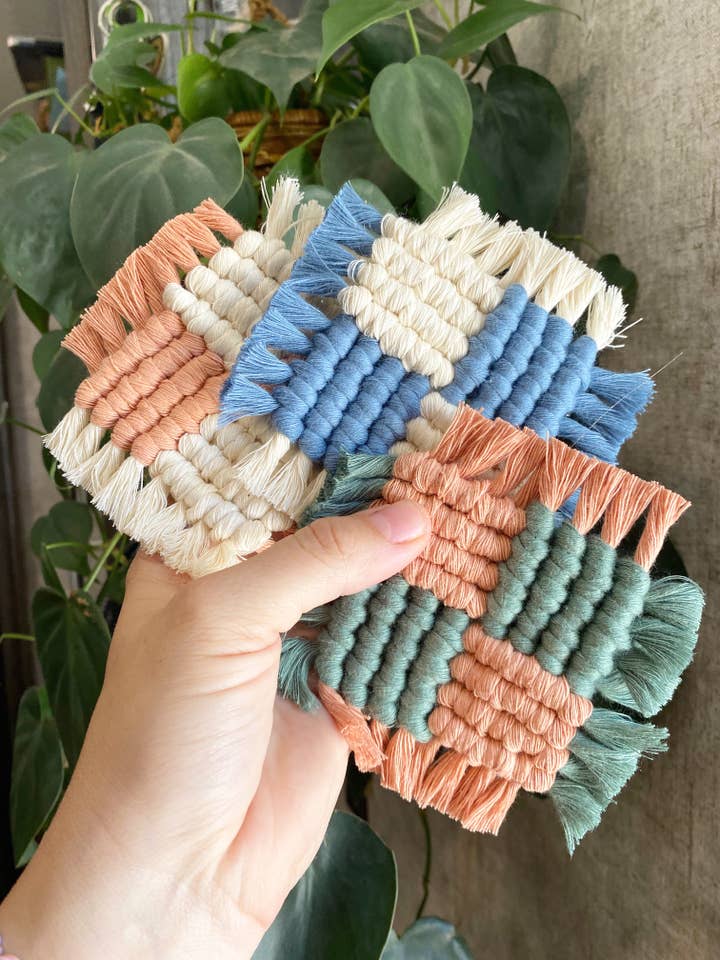 Set/Makramee-Untersetzer-Set mit kariertem Aufdruck für den Großhandel von HalfwayHippieCa