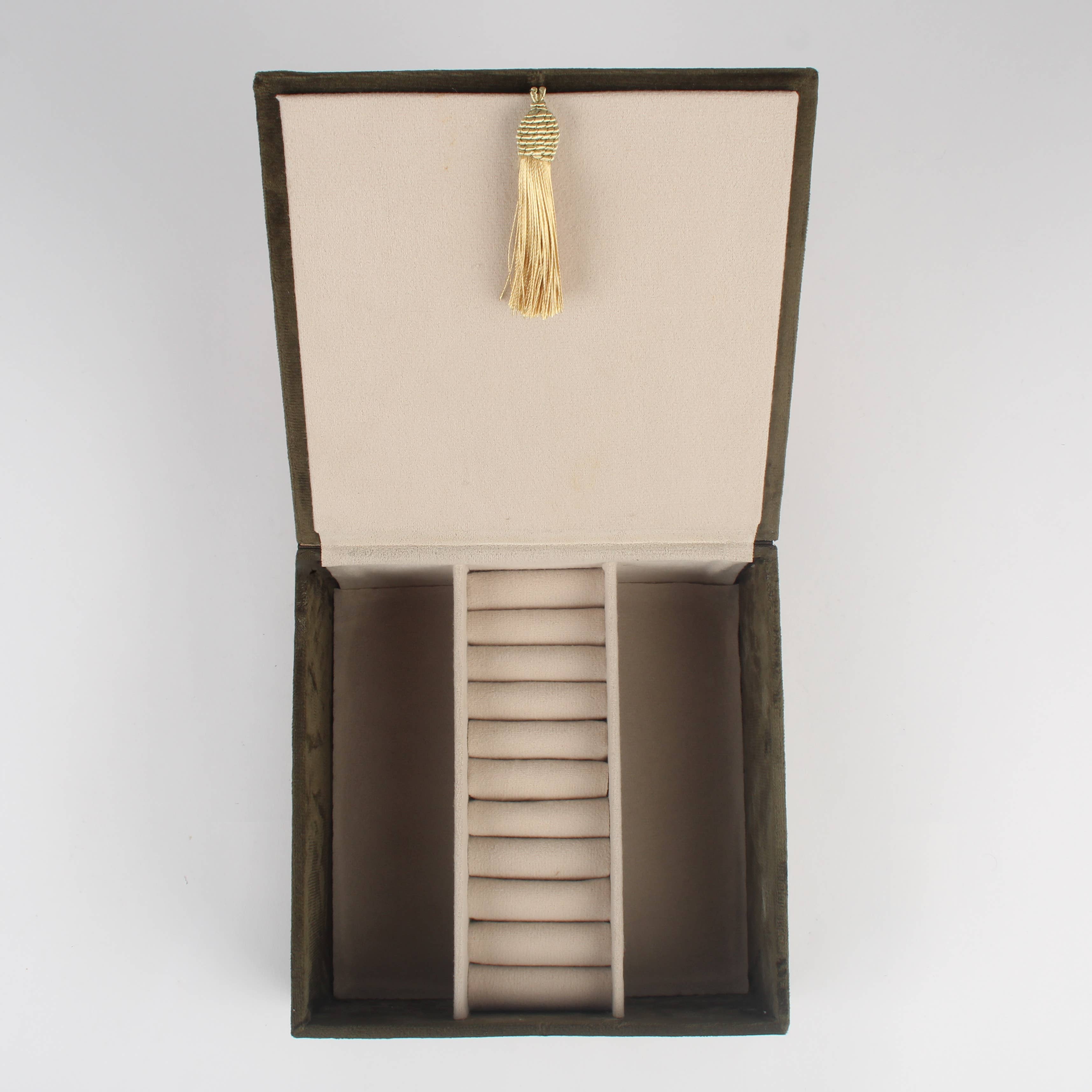 Originals International Ltd – wholesale Jewellery box/organiser – Luxurious Velvet Jewellery Box2