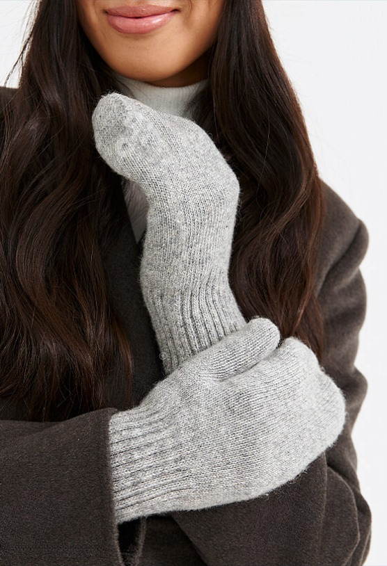 Mongulai - Wholesale Mittens - Women's - Gray Sheep Wool Adult’s Mitten2