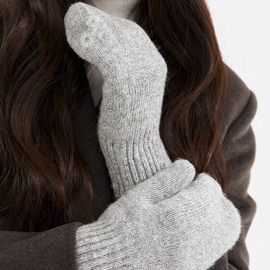 Mongulai - Wholesale Mittens - Women's - Gray Sheep Wool Adult’s Mitten2