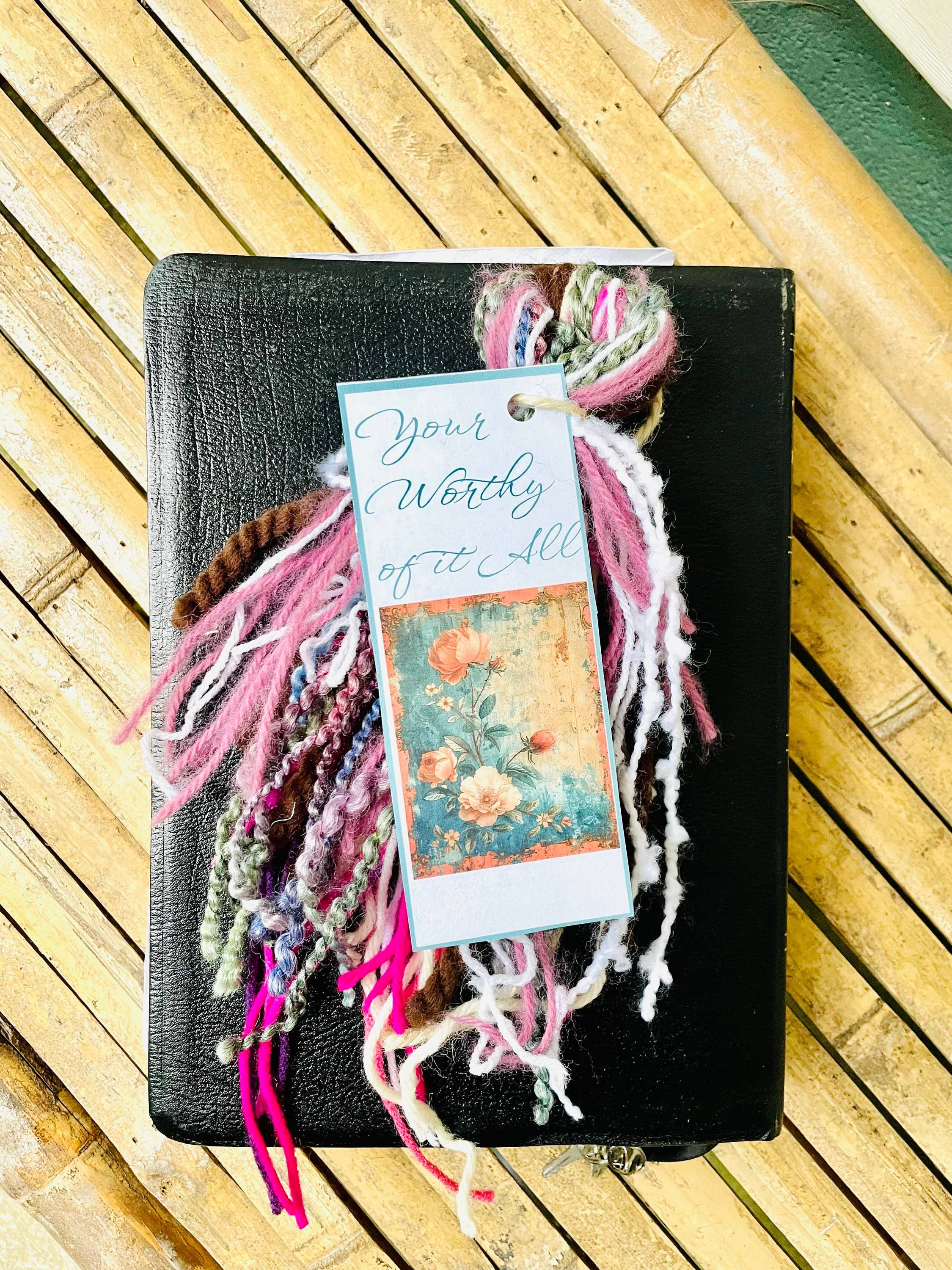 LuvinbyJessica.etsy.com - Vendita all'ingrosso Segnalibro - Segnalibri con nappine personalizzati di Gesù Regalo fatto a mano3