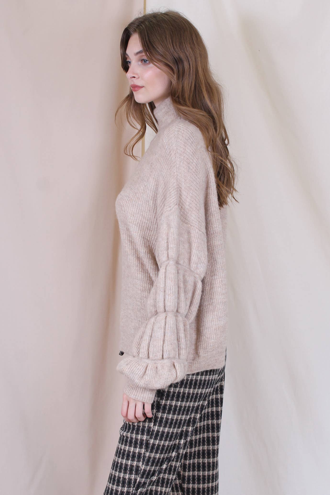 Fore Collection - Wholesale Pullover-trui - Dames - GEBREIDE OVERSIZED TRUI MET RONDE HALS, MOUWDETAIL - TI246012