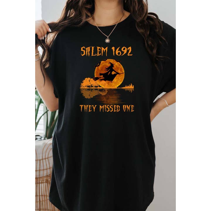 T-shirt graphique Salem pour la vente par Jaylanie