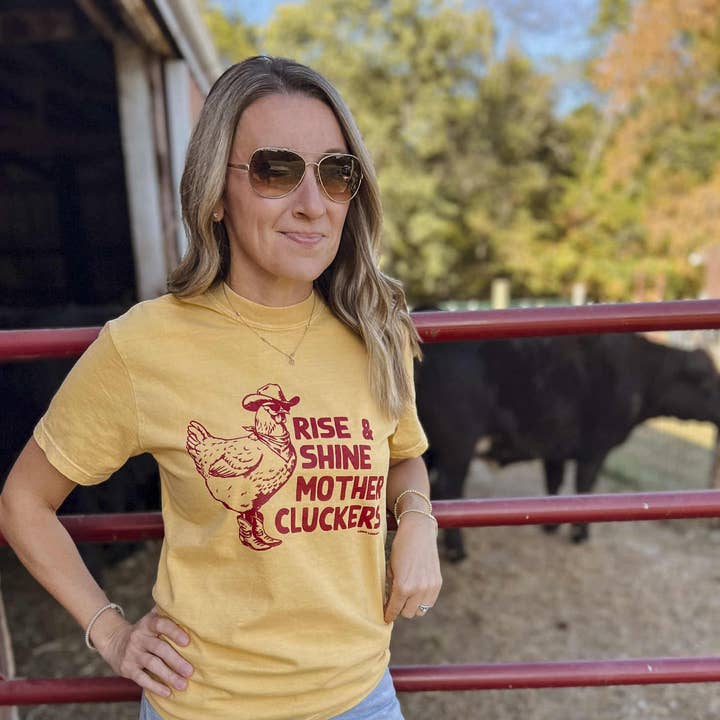 RISE & SHINE - T-shirt Gráfica por atacado de Lemon Lorraine's LLC