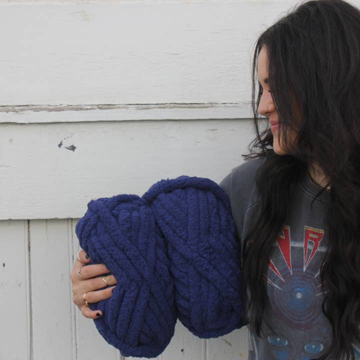 Knotted by Kni - Wholesale Throw Blanket - ROYAL BLUE BLANKET
